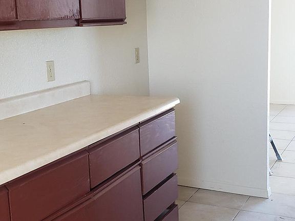 5th image of 16848 Odell Ave