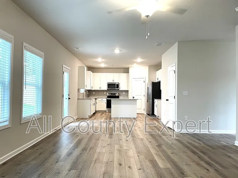 414 Fox Creek Dr — Photo 8
