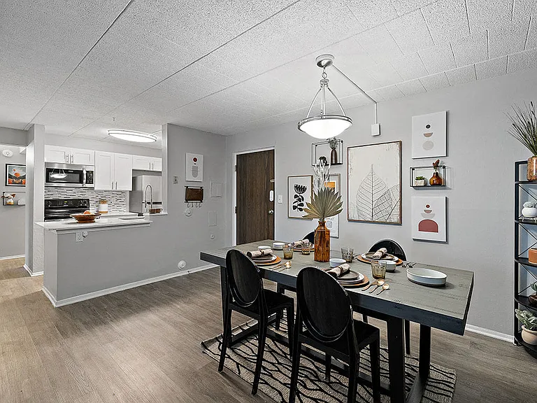 Southgate Apartments & Townhomes — Photo 6