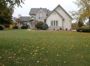 1039 Oak Cir, Pewaukee, WI 53072