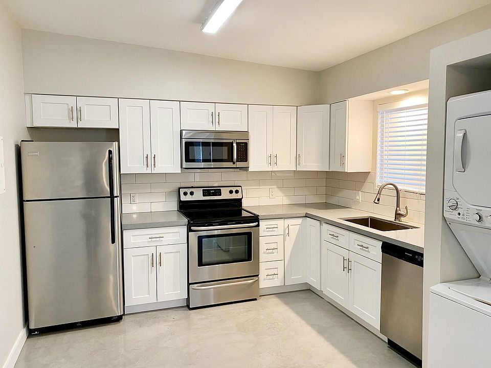 1st image of 4232 N 32nd St APT 4