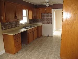 3rd image of 913 Catawba Dr