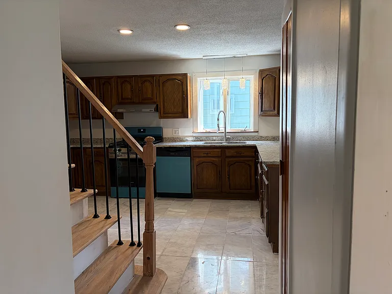 45 Tunxis St — Photo 38