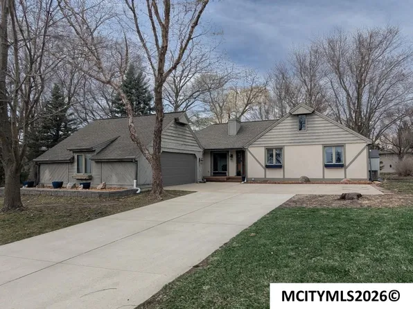 10 College Cir, Mason City, IA 50401