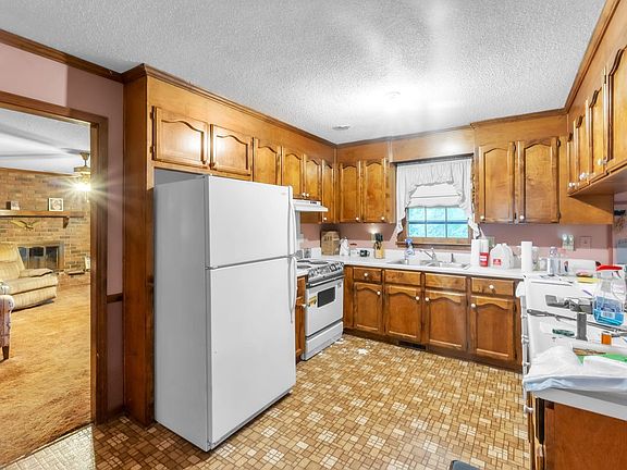 3rd image of 105 Brigham Creek Ct