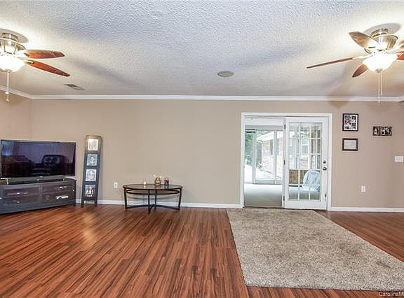 5th image of 4101 Lynn Ave