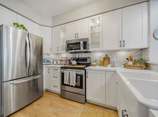 3531 Lake Shore Blvd W #211, Toronto, ON M8W1P4