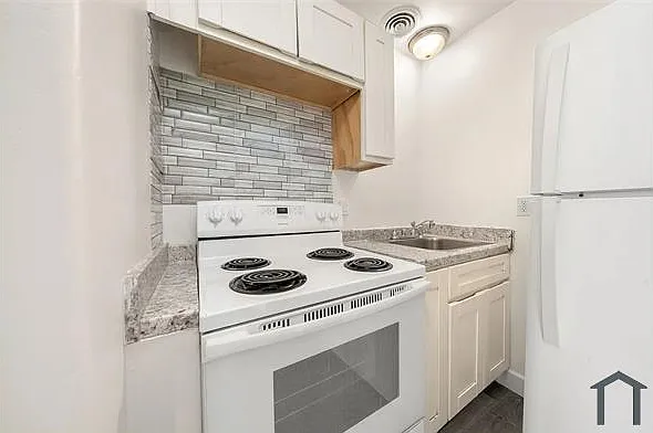 2 bed, 600 sqft, $1,990 — Photo 3
