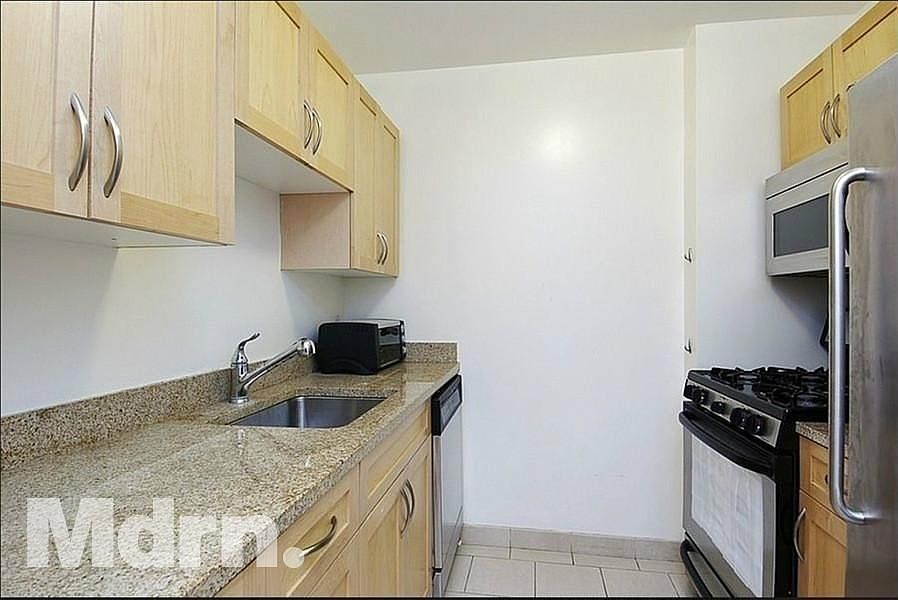 1st image of 250 E 30th St APT 6E