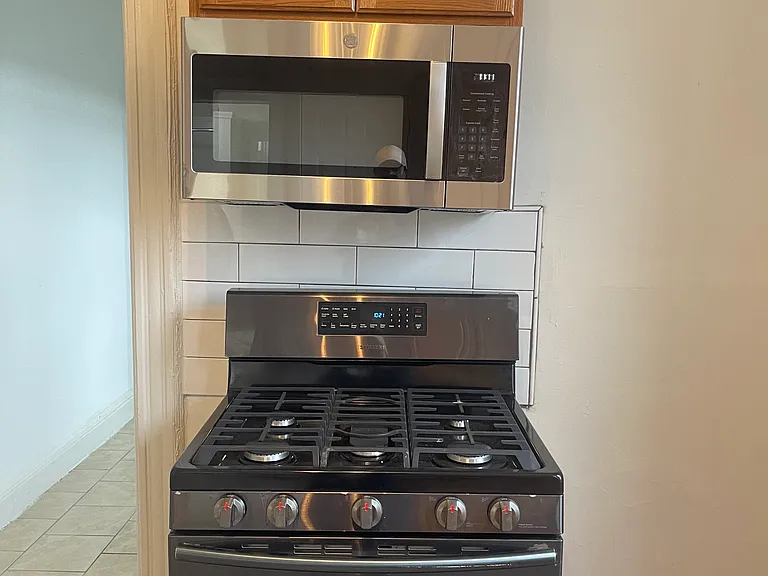 178 Howe Ave #3 — Photo 3