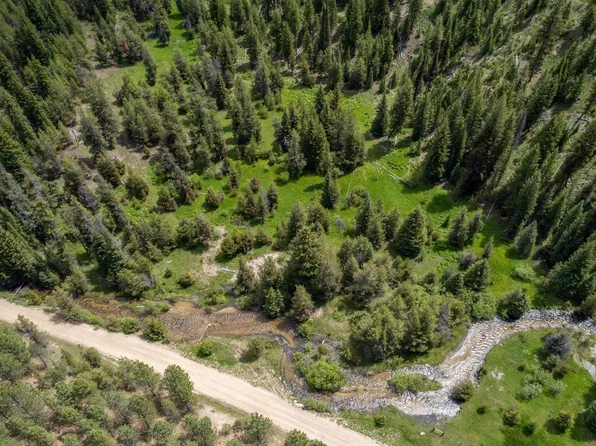 40 Clear Creek Rd, Cascade, ID 83611