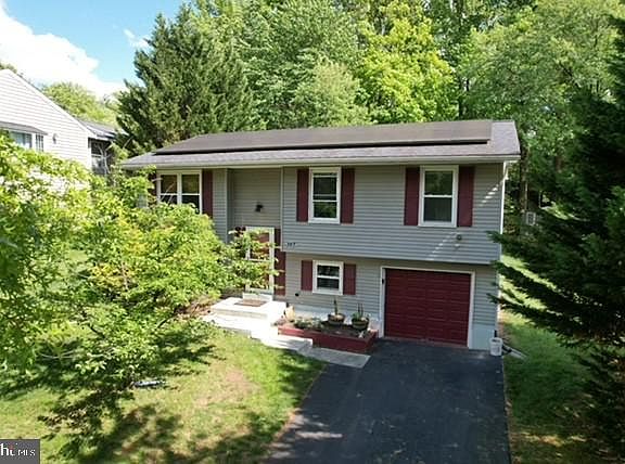 3rd image of 307 Council Oak Dr
