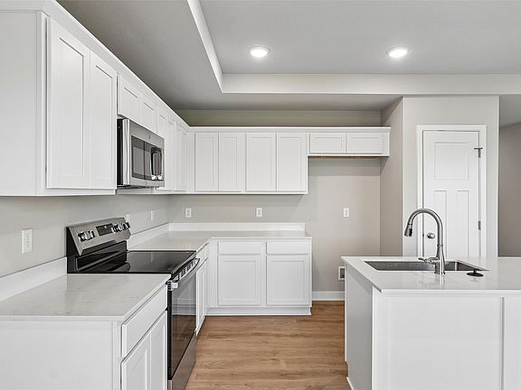 2nd image of 212 S Walnut Dr