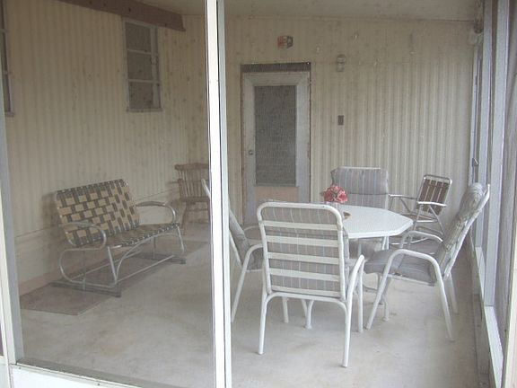 4th image of 202 N Lakeshore Dr