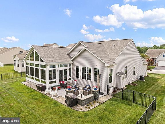 3rd image of 50 Fairway Dr