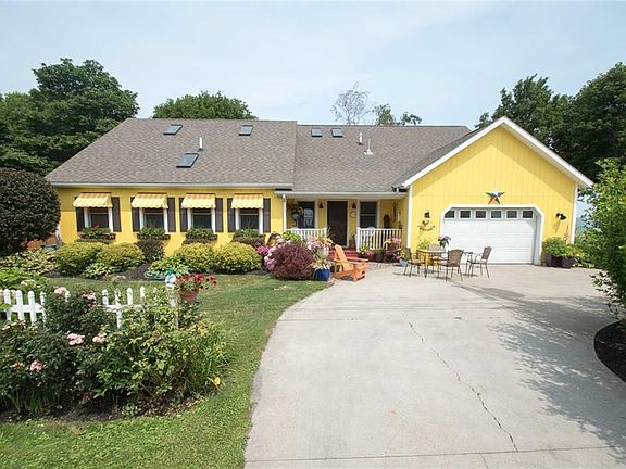 3rd image of 15665 Thompson Dr