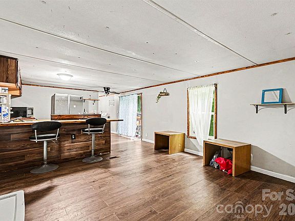 4th image of 111 Oak Brook Dr