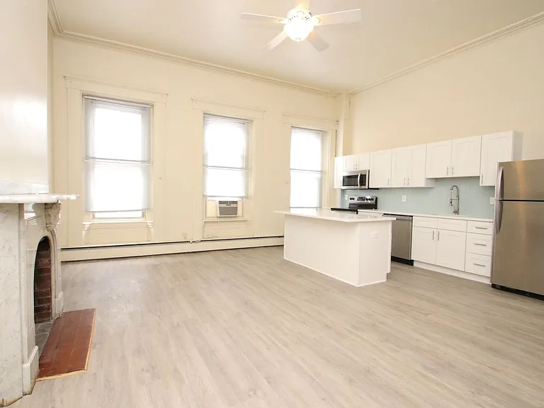 402 S 9th St — Photo 17