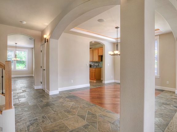 5th image of 3978 Cameron Dr NE