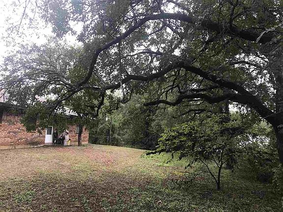 4th image of 909 Live Oak St