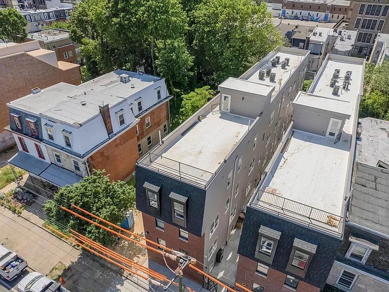 748 N 40th St — Photo 11