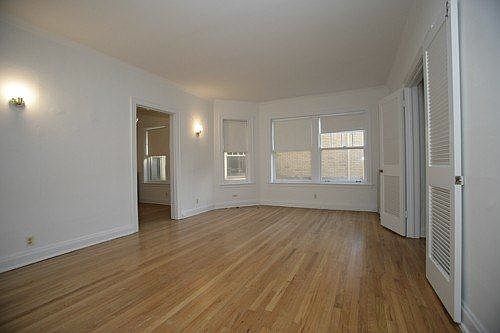 2nd image of 537 W Wellington Ave APT 32