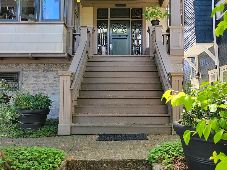3528 Point Grey Rd — Photo 3