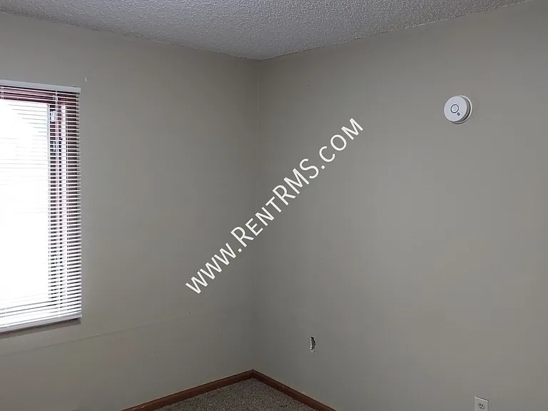 119 W 3rd St #10 — Photo 12