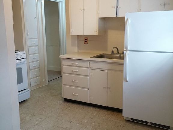 5th image of 125 S 4th St E APT 5