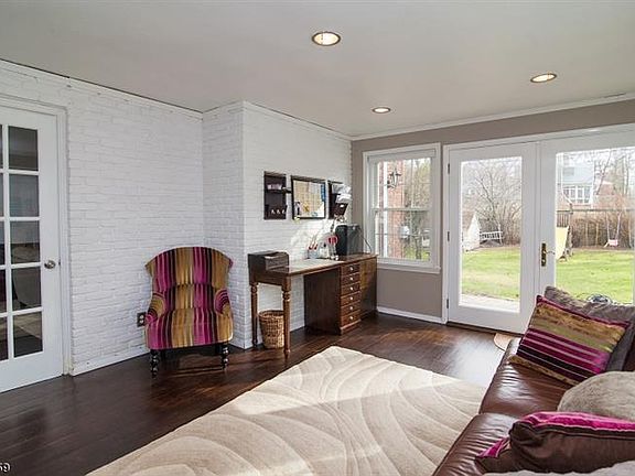 5th image of 74 Whiteoak Dr