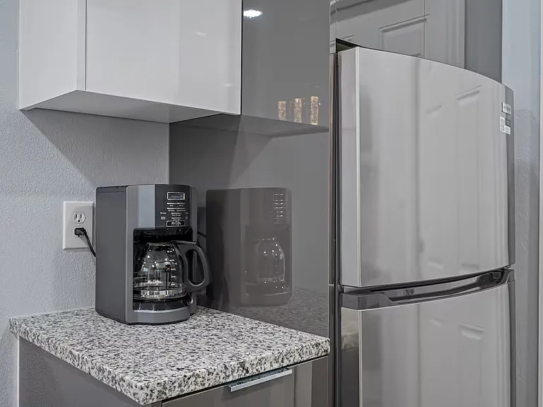 4313 W Woodlawn Ave — Photo 9