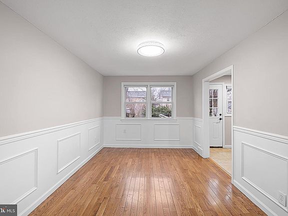 5th image of 3037 W Court Ave
