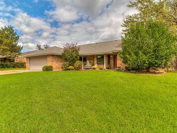 4th image of 2803 NE Scottsdale Cir