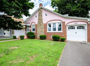 13 School St, Plainville, CT 06062