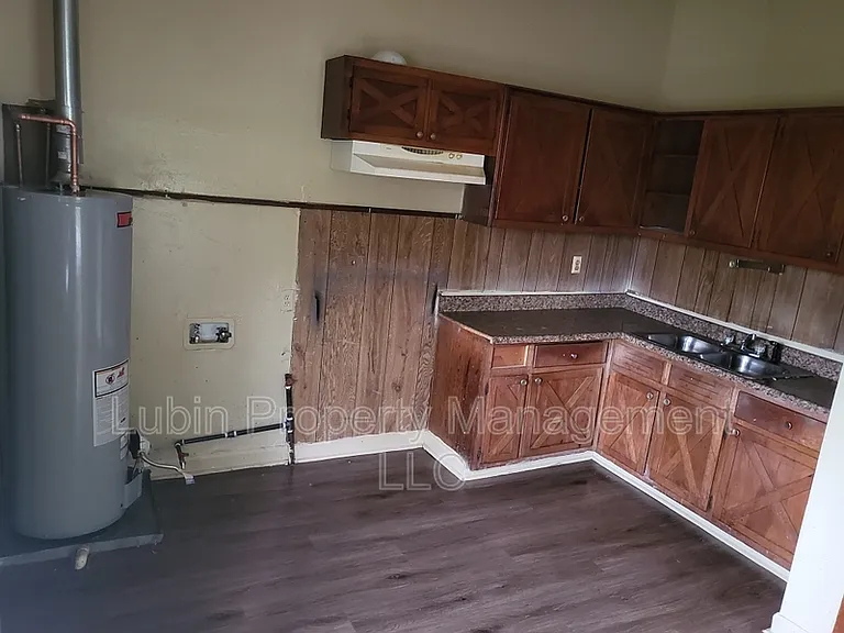 1326 Oak St — Photo 4