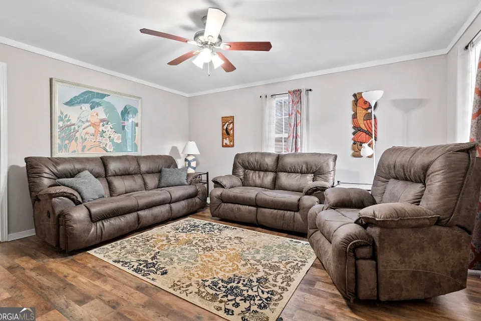 3 bed, 1216 sqft, $1,650 — Photo 2