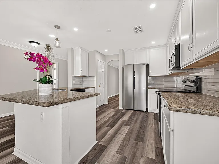 7242 Autumn Bluff Ln — Photo 14