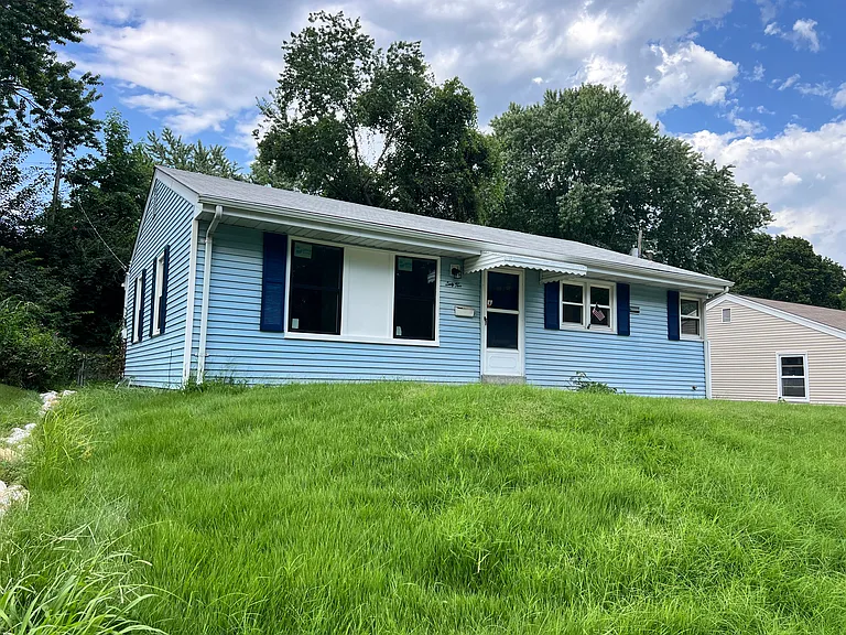 62 Woodlawn Dr — Photo 1