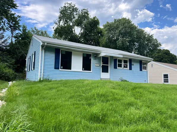 62 Woodlawn Dr, Saint Charles, MO 63301