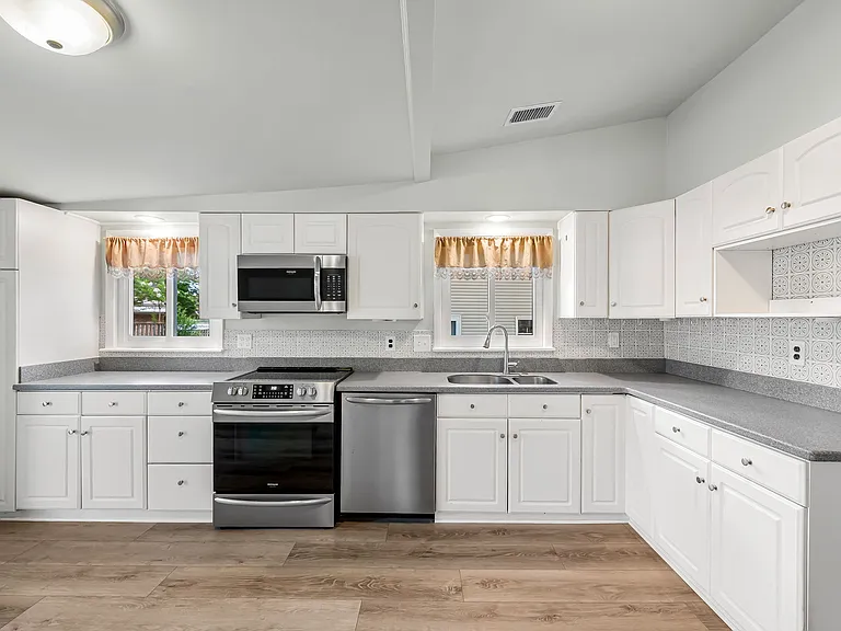 530 Highland Dr — Photo 8