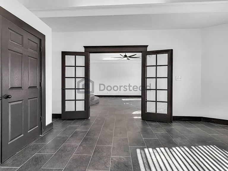 1803 E Yandell Dr — Photo 31
