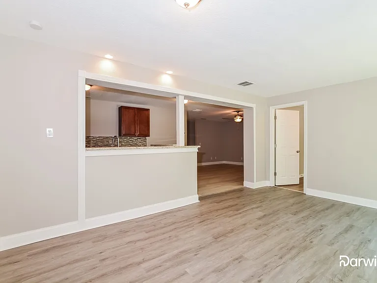 303 S Edgemon Ave — Photo 4
