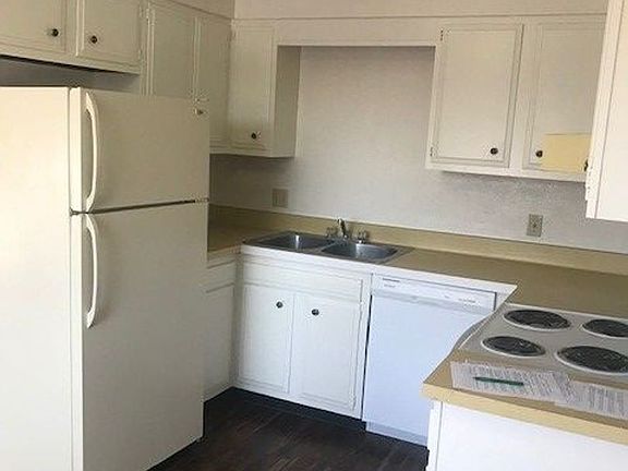 4th image of 1601 N Virginia St #32