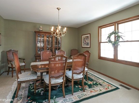 5th image of 675 Sussex Cir