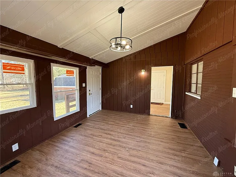675 Wright St — Photo 21