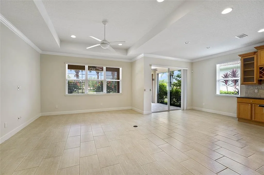5 bed, 4.0 bath, 3000 sqft, $3,750 — Photo 3