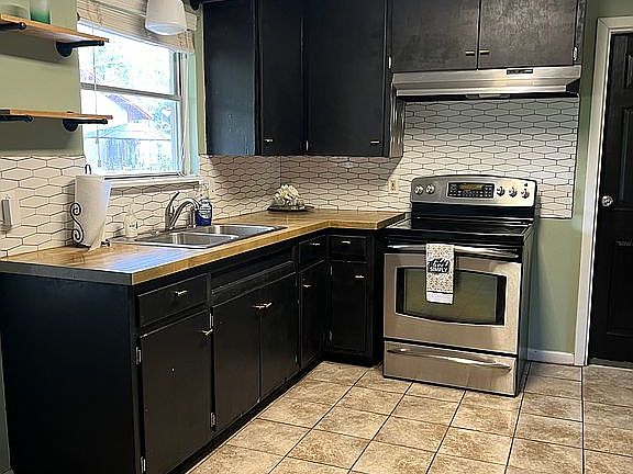 5th image of 1105 Earley St
