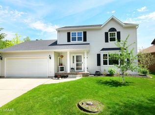 4625 Loamy Hills Pl, Grand Forks, ND 58201