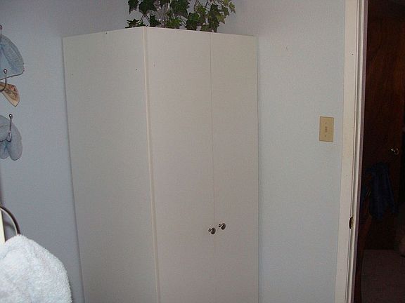 masterbath towl storage