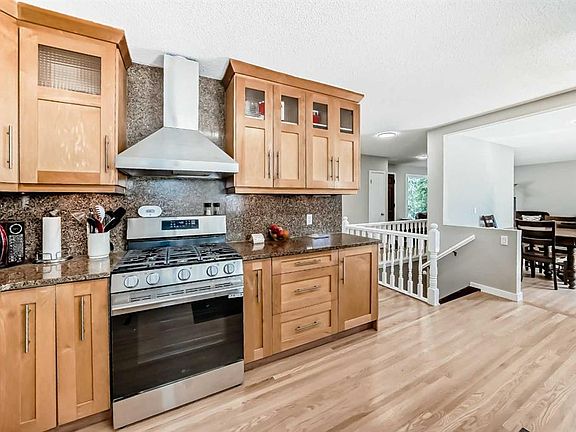 5th image of 5007 E Vallance Cres NW
